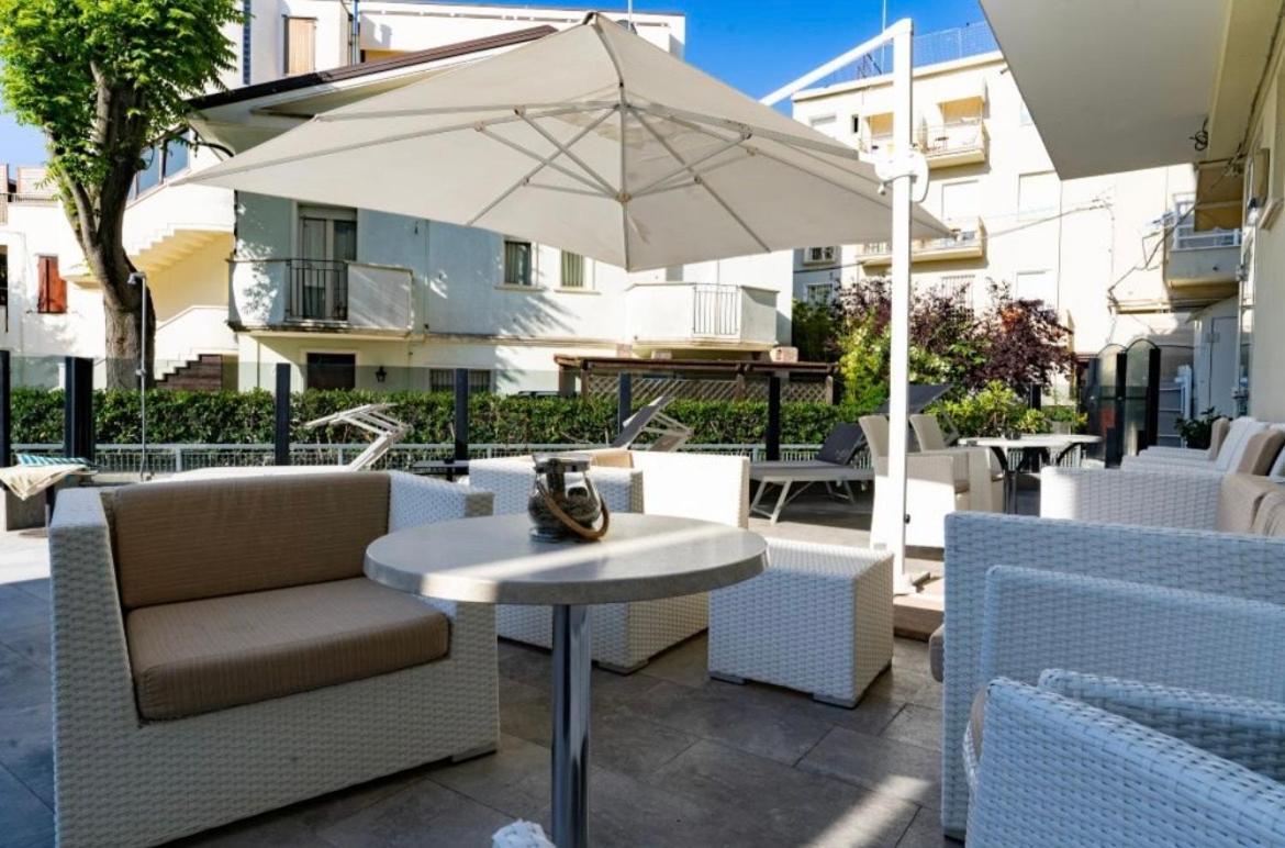 Hotel Bellevue カットーリカ エクステリア 写真