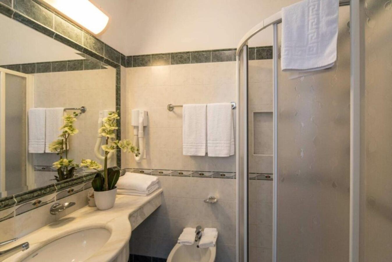 Hotel Bellevue カットーリカ エクステリア 写真