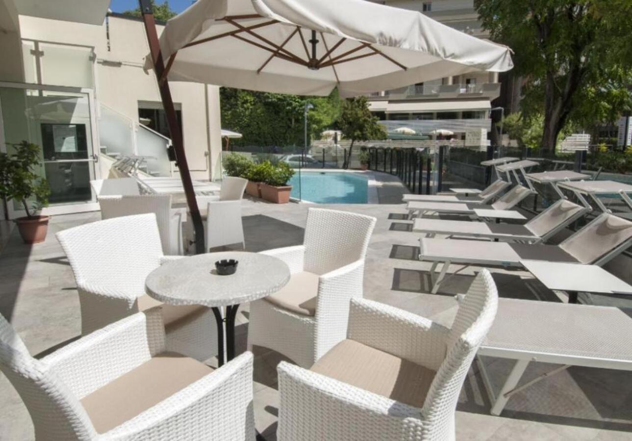 Hotel Bellevue カットーリカ エクステリア 写真