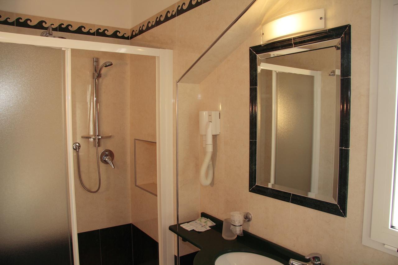 Hotel Bellevue カットーリカ エクステリア 写真